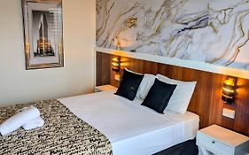 Hampton Villa Motel
